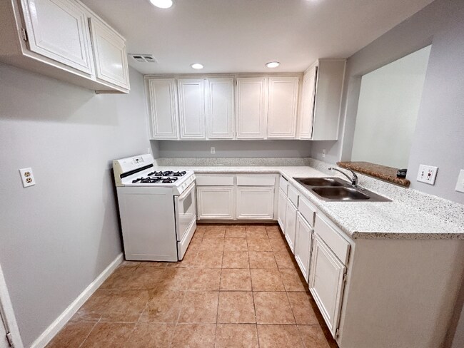 Building Photo - 2350 Osbun Rd Rental