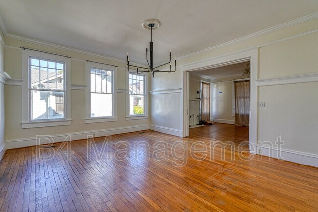 Photo - 234 S Spring St