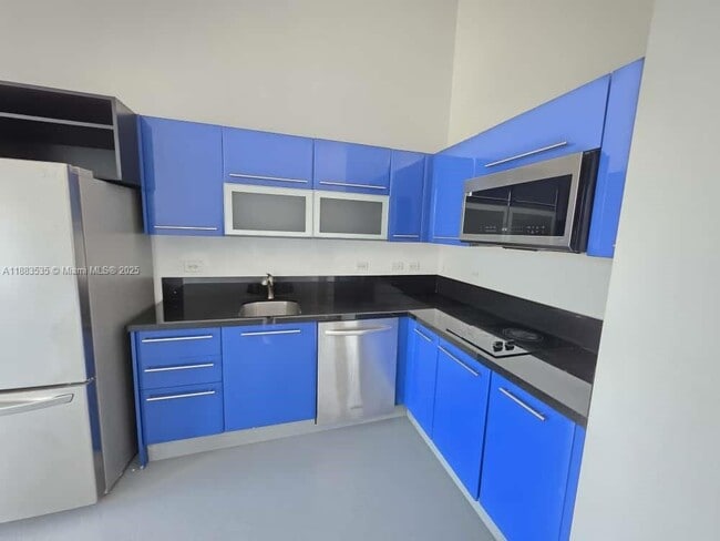 Building Photo - 253 NE 2nd St Unit 234