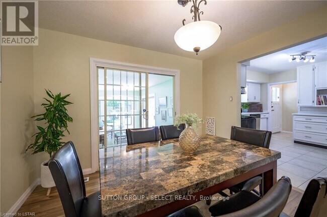 Photo - 6 Kirkton Ct