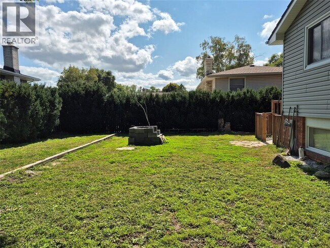 Photo - 608 Winchester Crescent