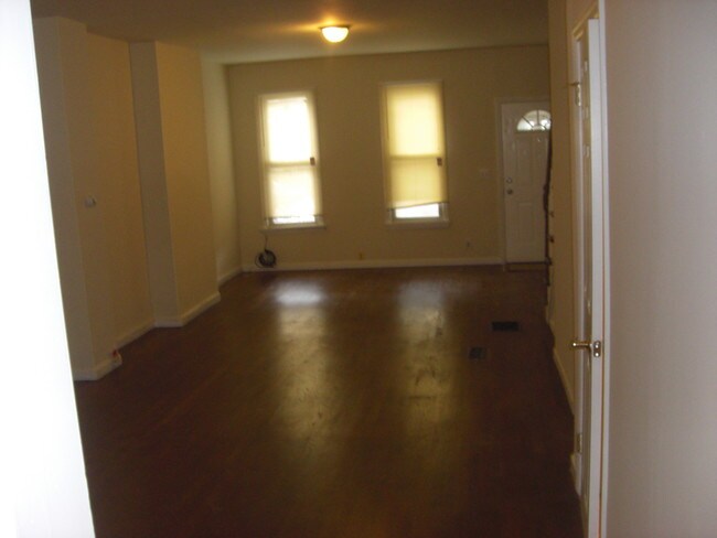 Photo - 85 Court House Pl