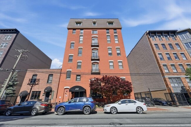 Building Photo - 818 Jefferson St Unit 3C