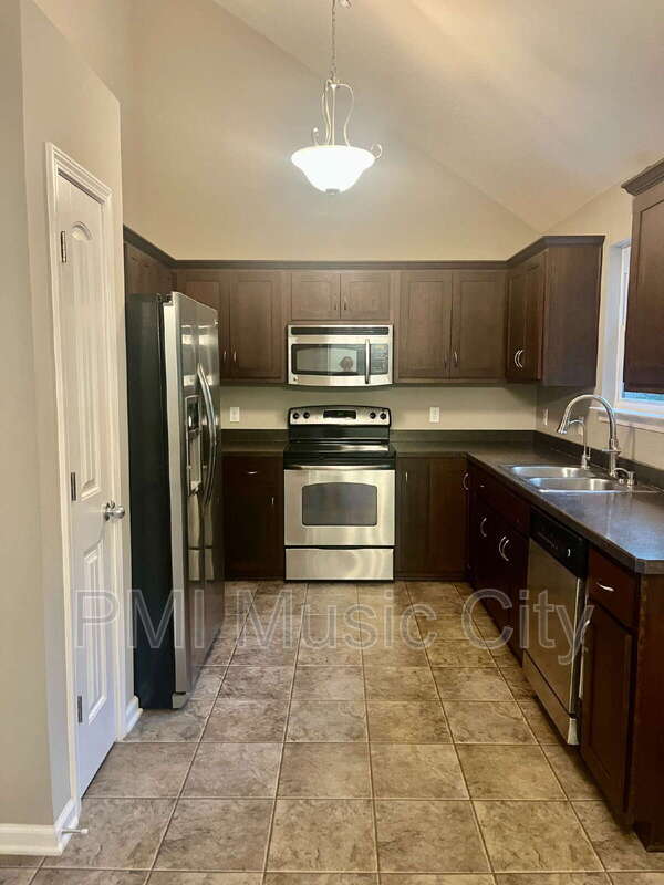 Photo - 225 Hickory Dr