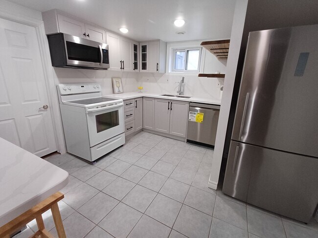 Building Photo - 712 Lublin Av Unit LOWER