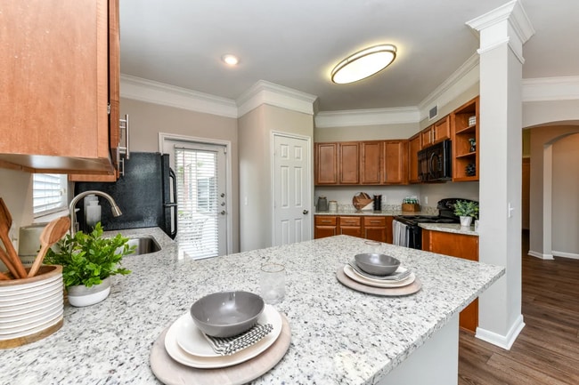 Building Photo - Tucked Away Gem with Character & Charm Unit AOW Rental