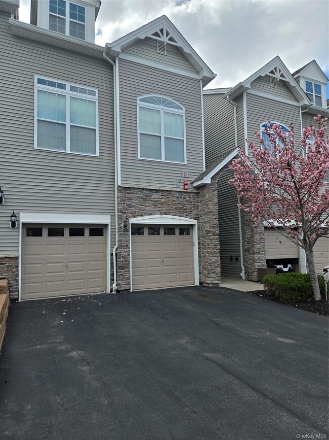 Building Photo - 913 Hawthorn Way