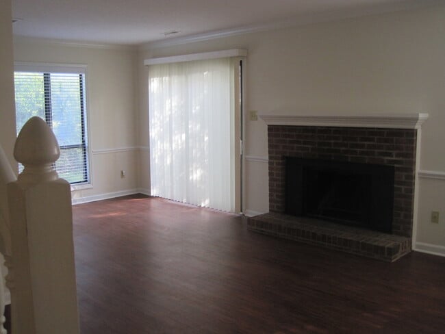 Photo - 111 Charter Oaks Cir
