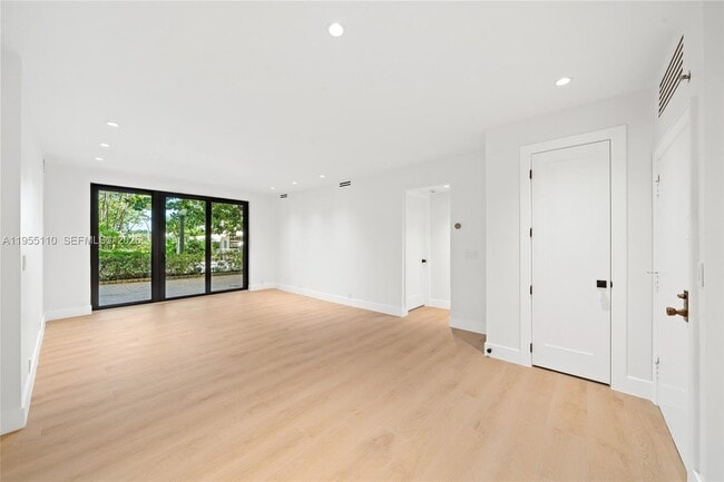 Building Photo - 1111 Crandon Blvd Unit B103