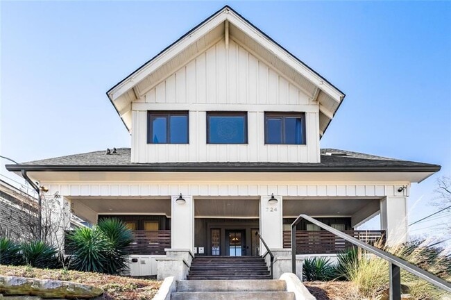 Building Photo - 724 Charles Allen Dr NE Unit 3