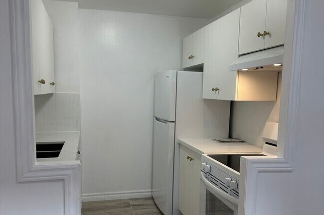 204 - 80 Montclair Ave