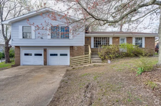 Building Photo - Renovated 2 bed 1.5 bath off Bonny Oaks Rental