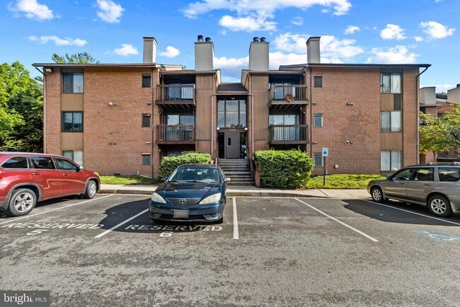 Building Photo - 104 Mountain Rd Unit 3A