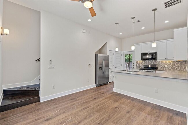 720 Pedernales St Unit B