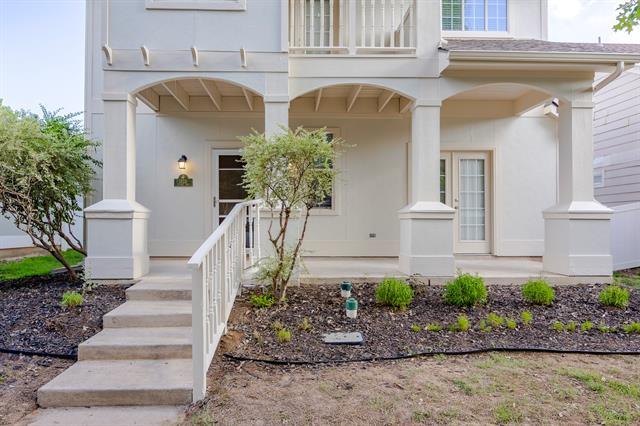 Photo - 1828 Mercer Way