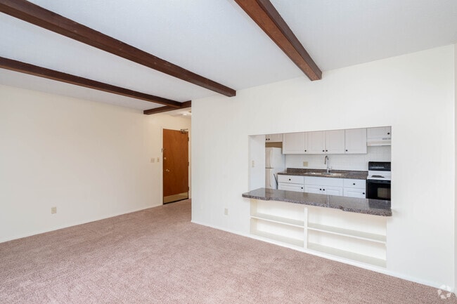 1BR,1BA - 675SF - Living Room