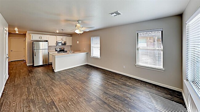 Photo - 427 Summit Ridge Dr