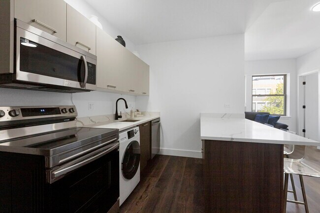 1555 W Hollywood Ave Unit 401