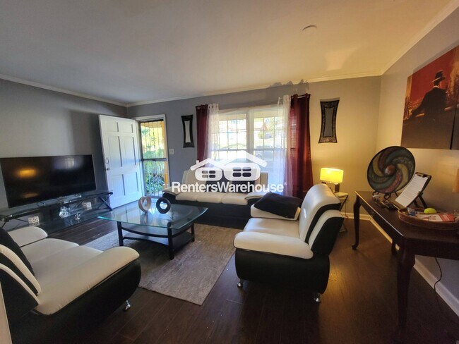 Photo - 3566 Highwood Dr SW