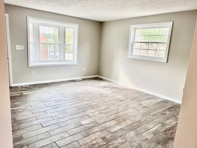 Photo - 83 Derryfield Ct