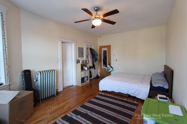 Photo - 1301 Commonwealth Ave