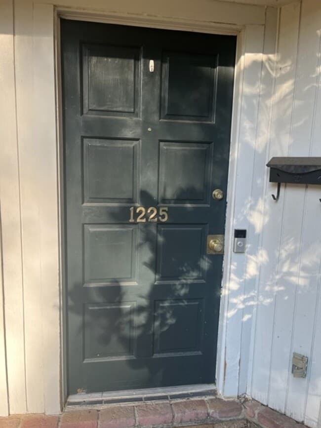 Photo - Linden - 1223/1225 Unit 1225