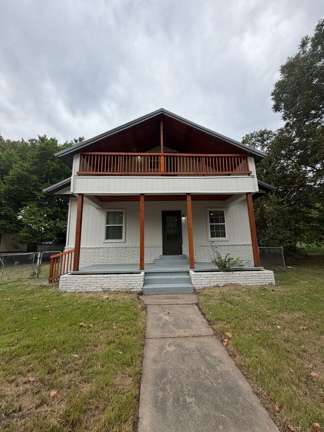 Building Photo - 1211 East Side Blvd