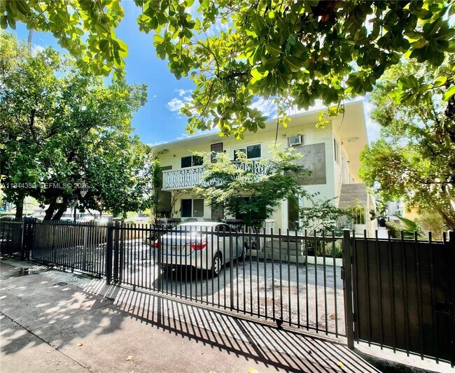 Photo - 626 Meridian Ave Unidad 9