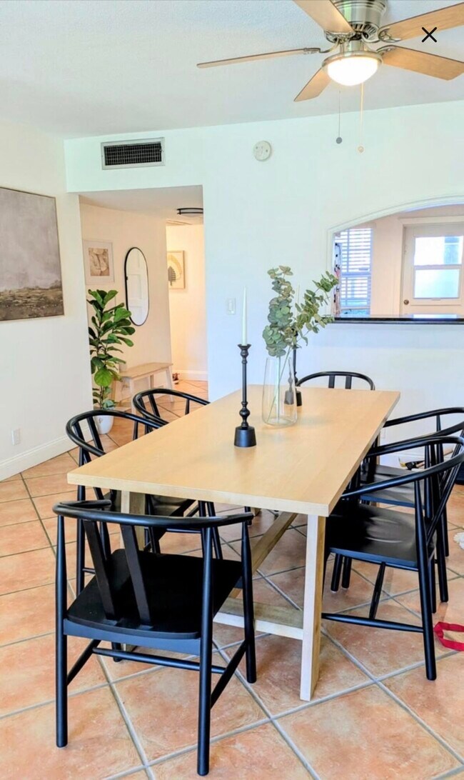 Photo - 3100 N Palm Aire Dr Unidad 107