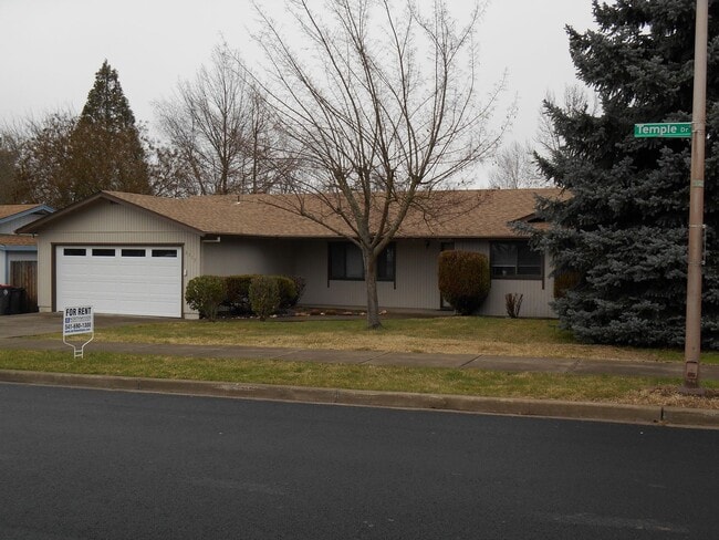 Photo - Spacious 3 Bed 2 Bath Home-Located on a Corner Lot in Quiet Neighborhhood