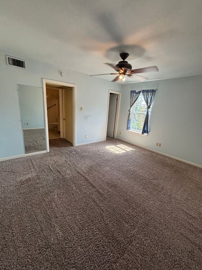 Photo - Fairfield Oaks 1 Bedroom Condo in South Highland - Water Included