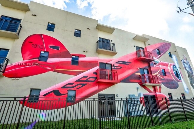 Building Photo - 339 W 78th Rd Unit 203