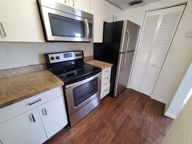 Building Photo - 300 NW 84th Terrace Unit #300