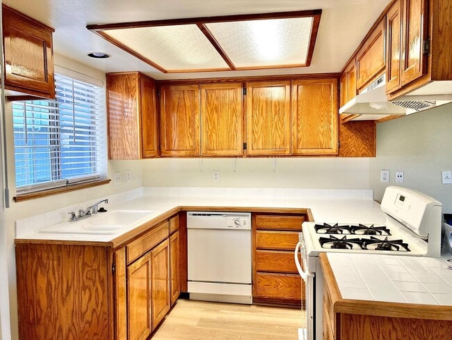 Photo - Charming 2 Bedroom 2 Bath townhouse with a balcony in La Crescenta.