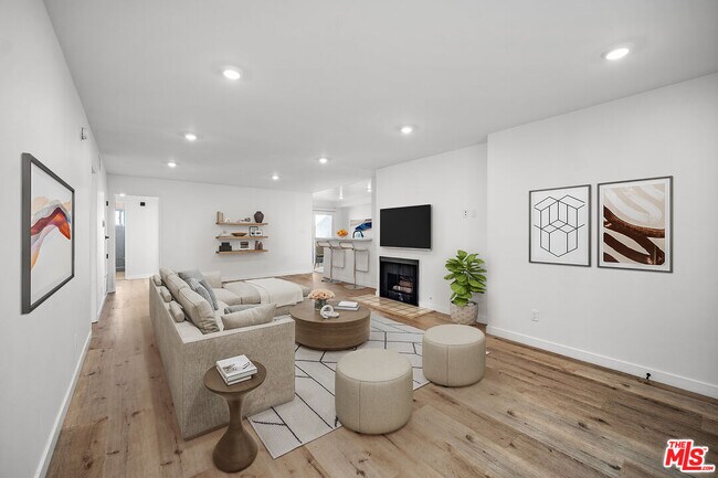 Building Photo - 1650 S Bentley Ave Unit 302