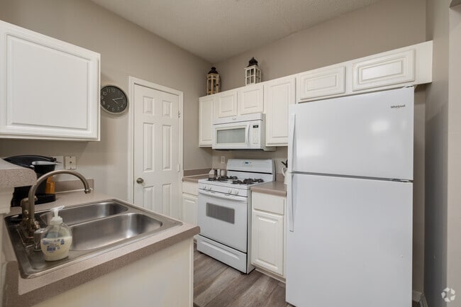 2BD, 2BA - 950SF