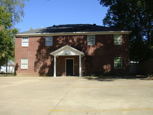 Building Photo - 822 N El Paso Ave Unit C