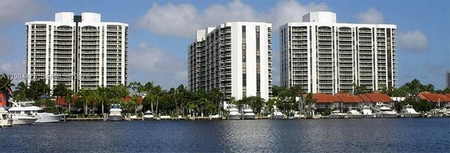 Building Photo - 3610 Yacht Club Dr Unit 1002