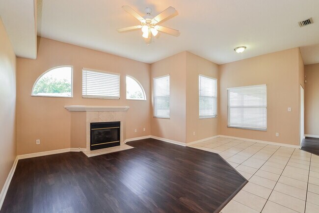 Photo - 1604 Silhouette Dr