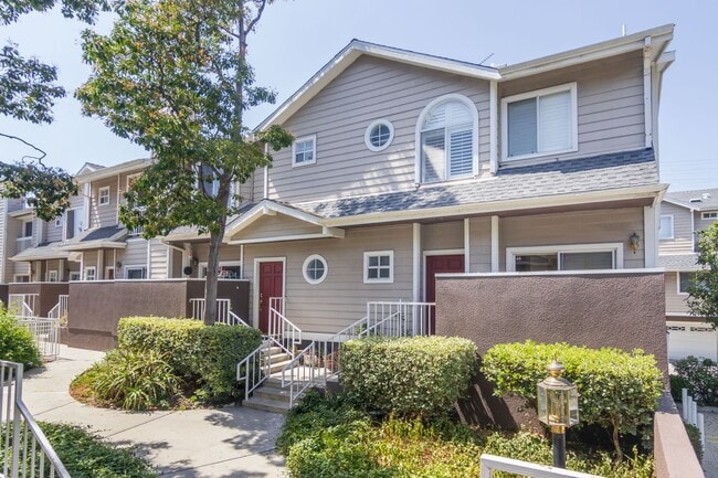 Bright End-Unit Townhouse in Shady Grove w... - Bright End-Unit Townhouse in Shady Grove w...