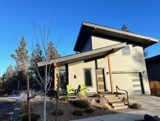 Building Photo - West Side Luxury living