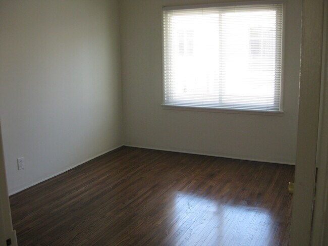 Photo - 5934 Cahuenga Blvd Unidad 5930