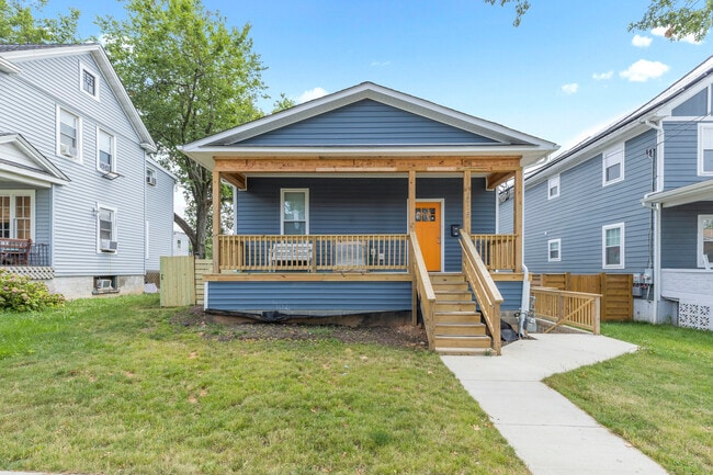 1015 Evarts St NE