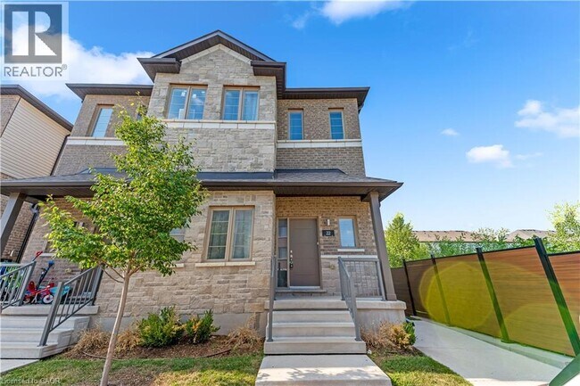 Photo - 205 W Oak Trl