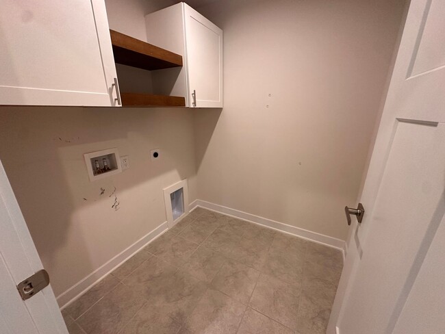 Photo - 1668 Burtonwood Dr