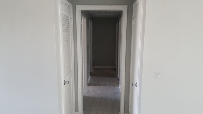 Main Hallway - 1748 El Camino Rd Unit #5