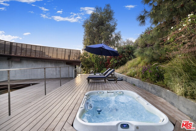 Photo - 1735 Summitridge Dr