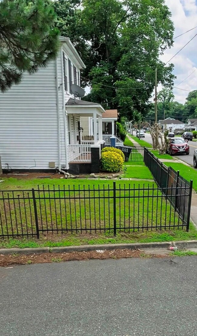 Photo - 1701 Des Moines Ave