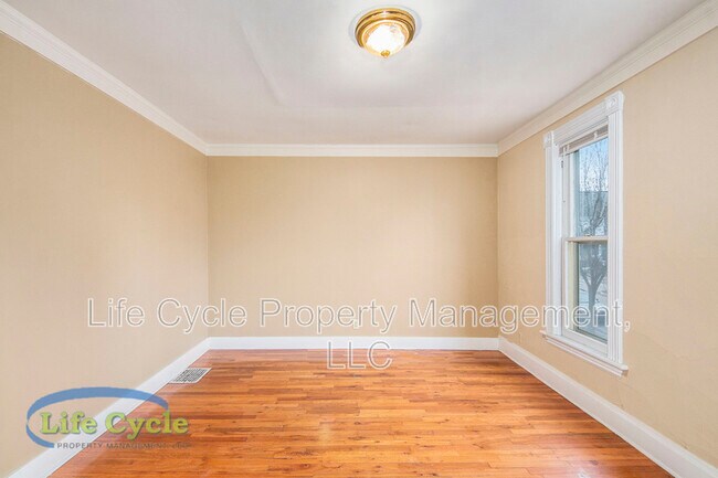 Photo - 310 Union Ave SE