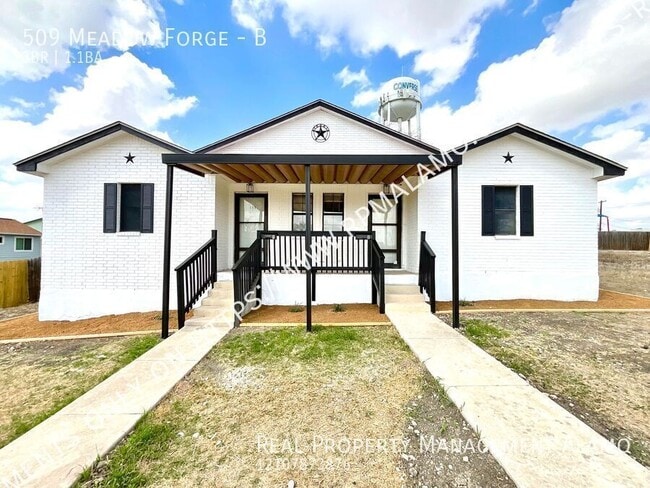 Building Photo - 509 Meadow Forge Unit B